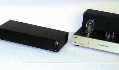 conrad-johnson ET3 line/phono preamplifier, Rogue Audio Stealth phono preamplifier, conrad-johnson LP66S stereo amplifier and Magnum Dynalab MD29 FM Analogue Receiver